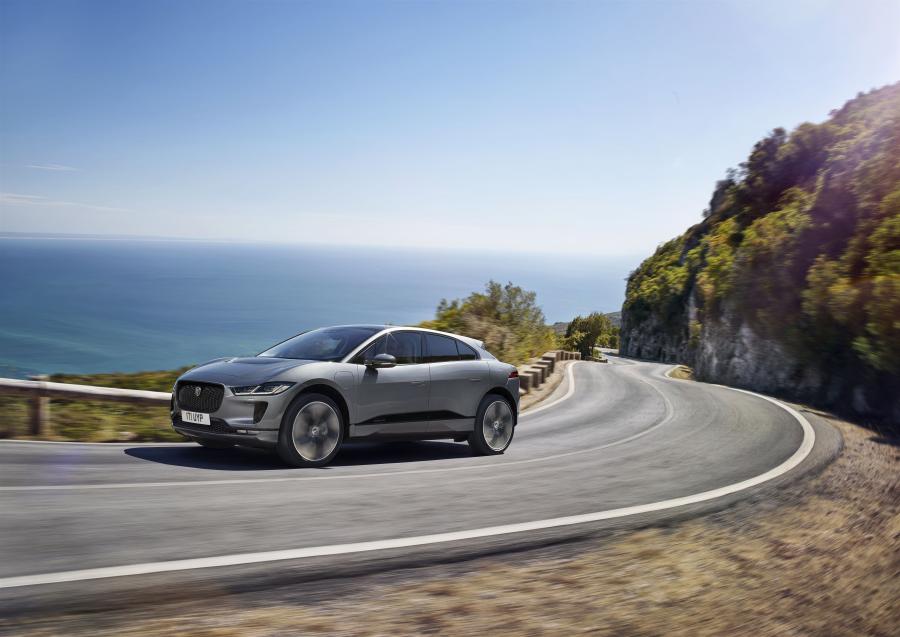  Jaguar I-Pace EV400 AWD HSE 2018 года  (WW) (фото 12 из 114)